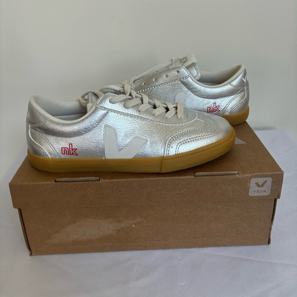 Veja x Nk Chromefree leather Volley Shoes silver size 6 eu 37 new in box women’s - Picture 2 of 9